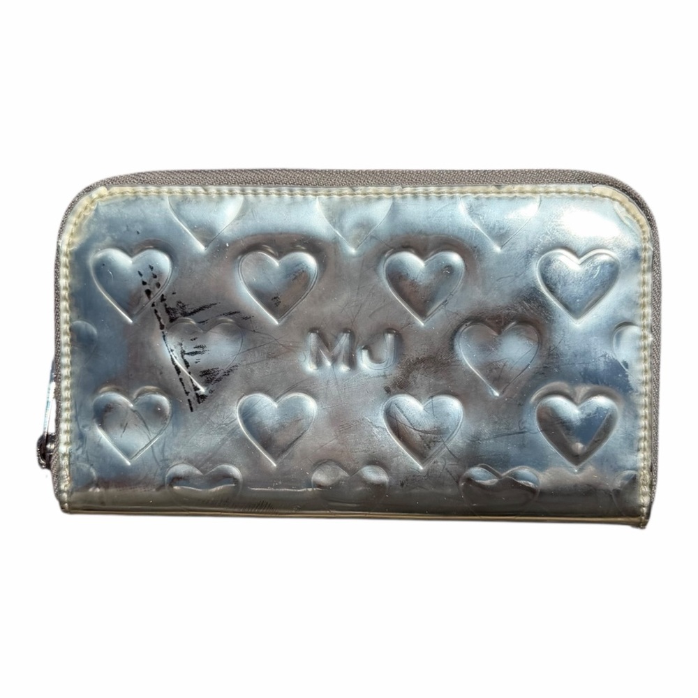 Marc by Marc Jacobs Metallic Heart Zip Around Wallet Clutch Silver Patent Y2K